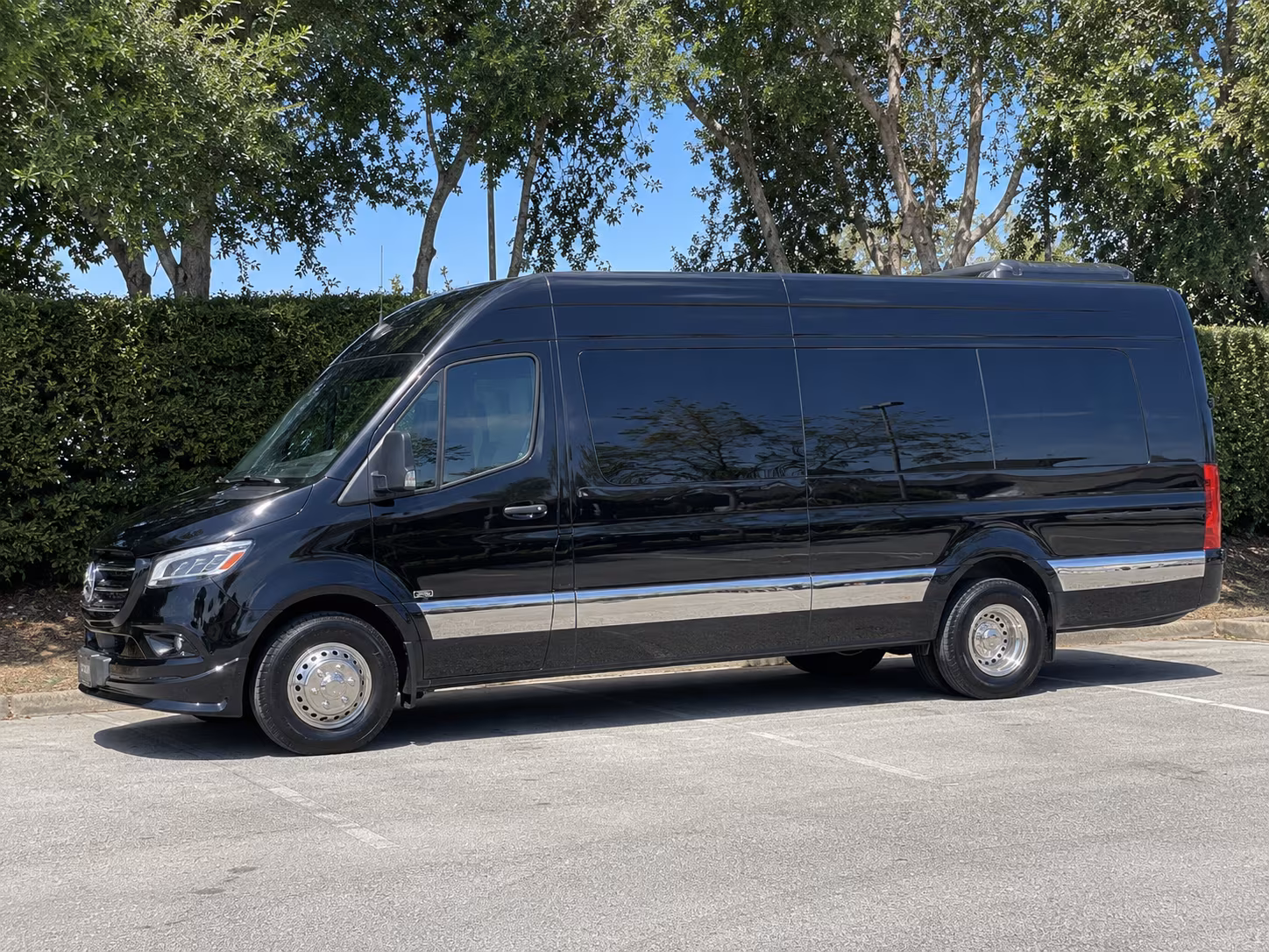 book group transportation for your next airport transfer 3
