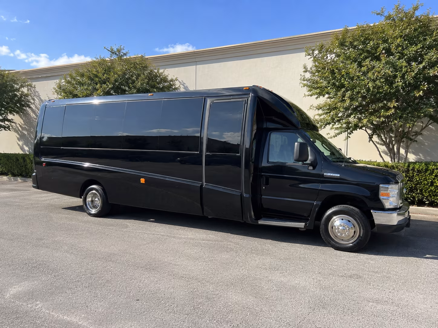 how the number of stops and hold time between them affect total booked hours in pomona