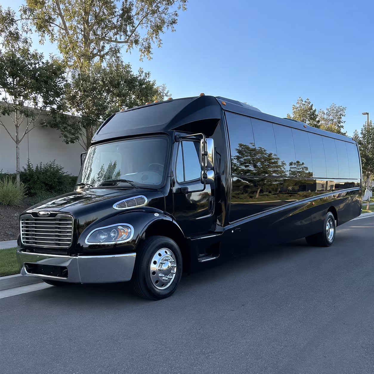 pomona 18 passenger minibus