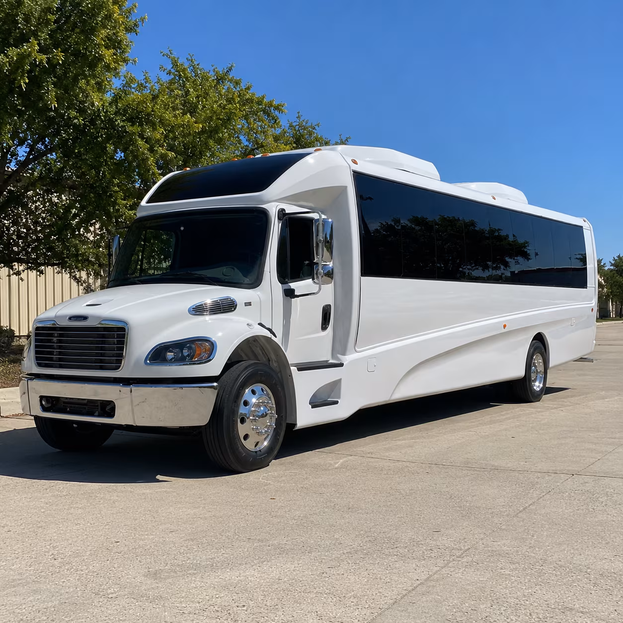 pomona 25 passenger minibus